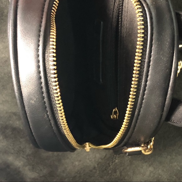 Black crossbody chain mini bag. - Picture 7 of 8